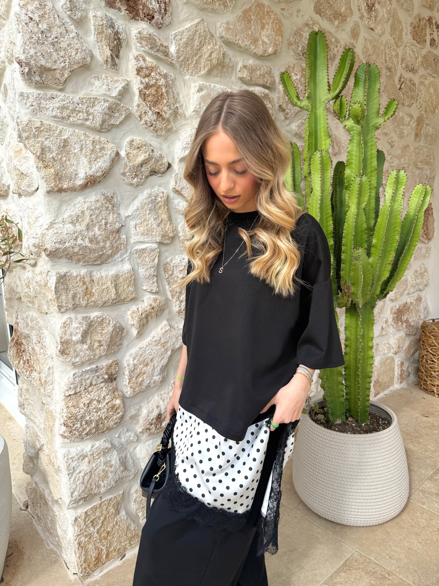 T-shirt à pois noir