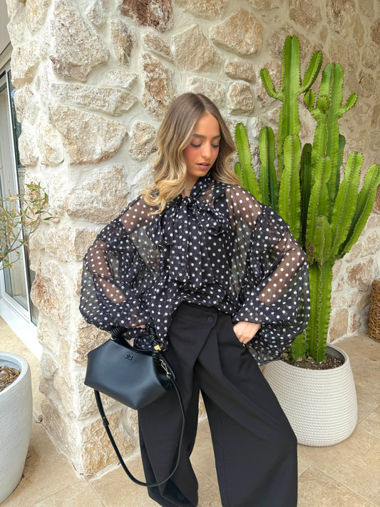 Blouse bouffante à pois noir