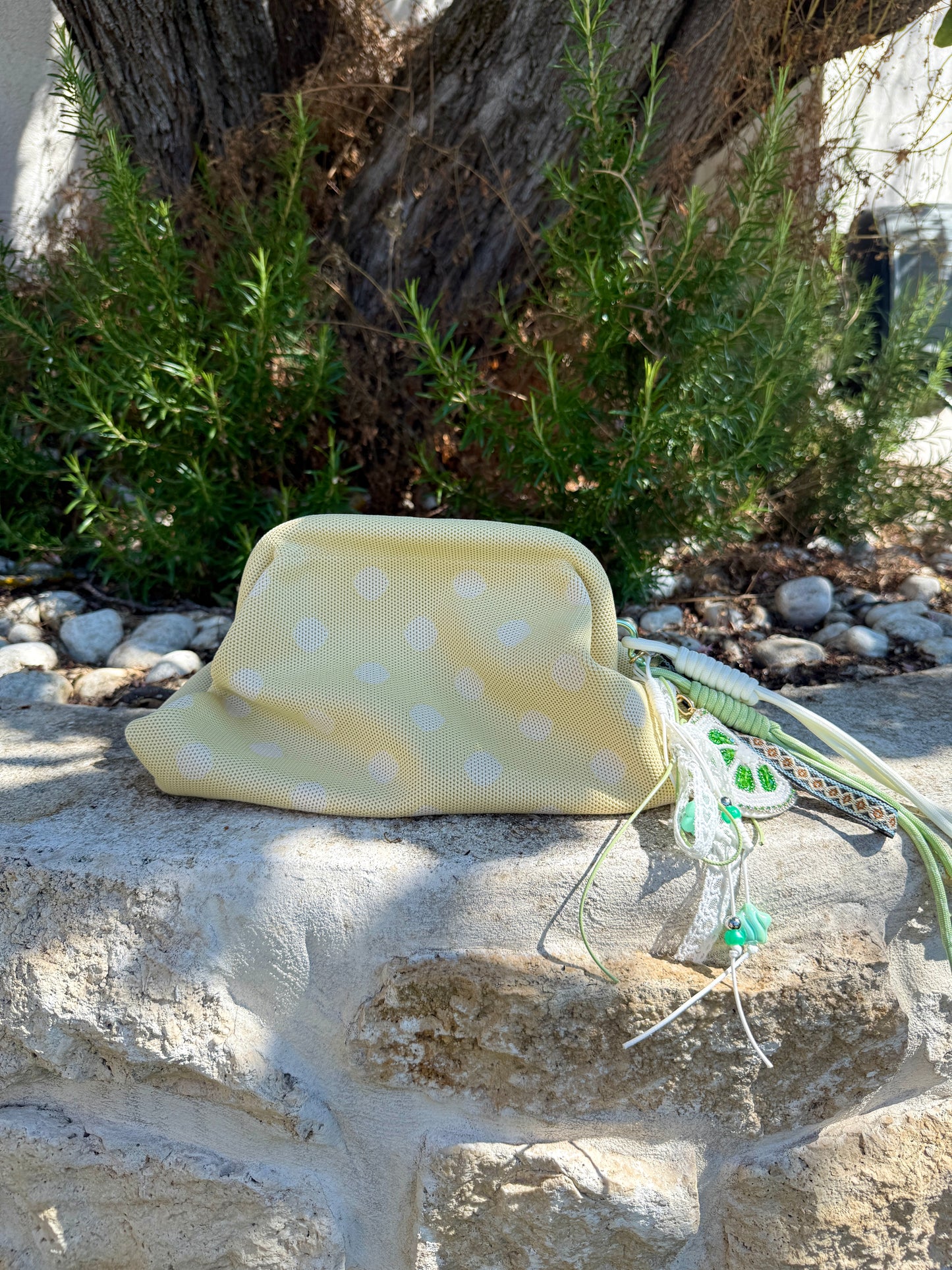 Pochette à pois jaune
